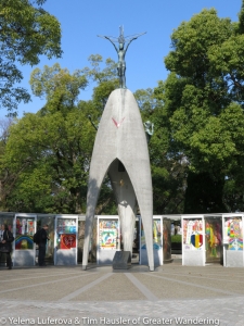 Children's monument (Sadako atop)