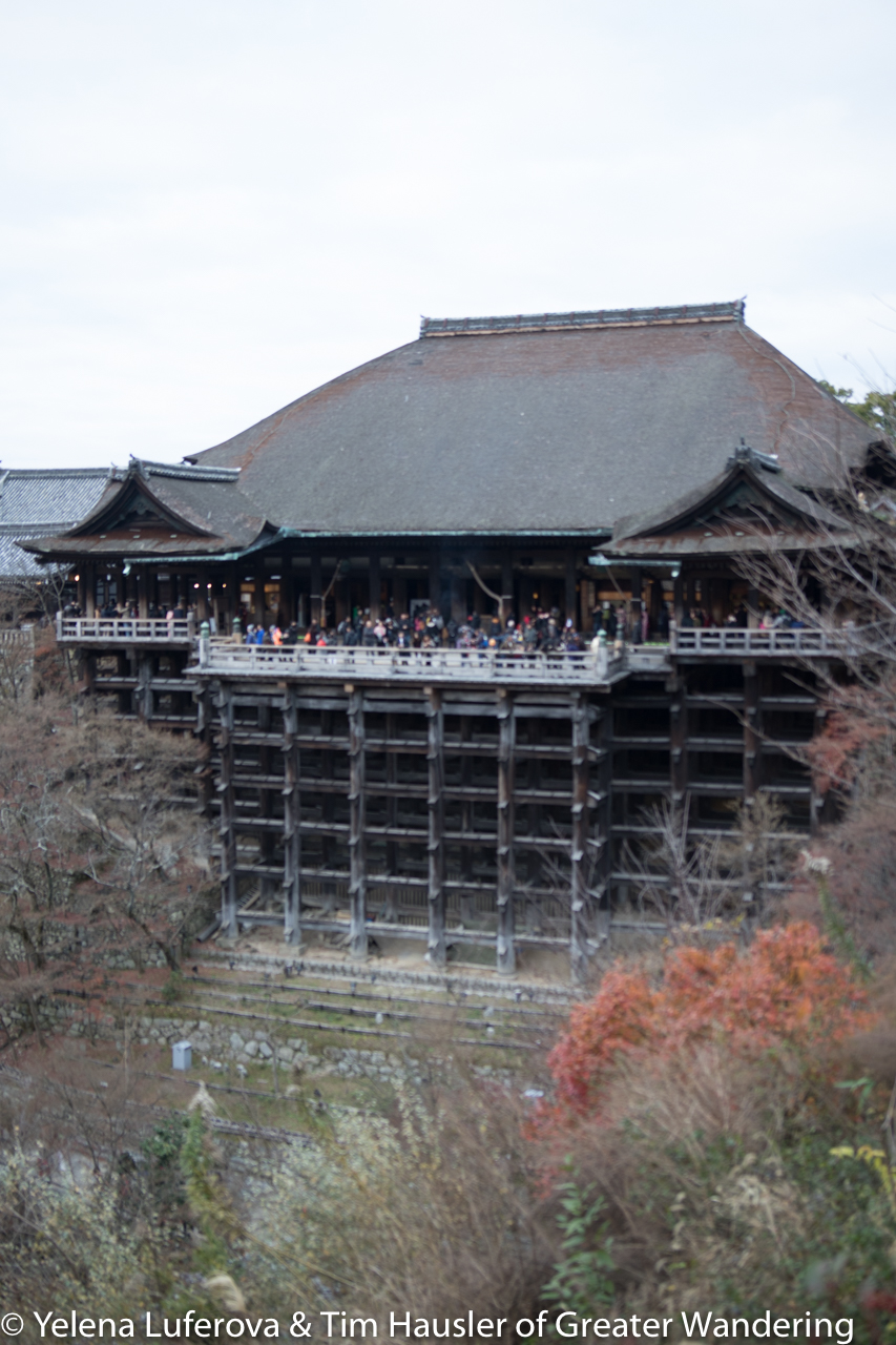 The height of the veranda becomes a lot clearer the further you stand back. Again the fifth season is just not as pretty  (Kiyomizu)